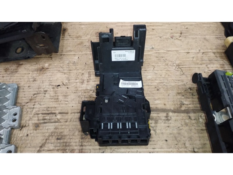 Recambio de caja reles / fusibles para peugeot 3008 i monospace (0u_) 1.6 vti referencia OEM IAM 9666527580  