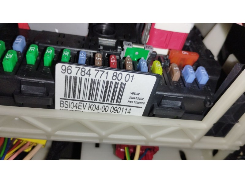Recambio de caja reles / fusibles para peugeot 3008 i monospace (0u_) 1.6 vti referencia OEM IAM 9678477180  