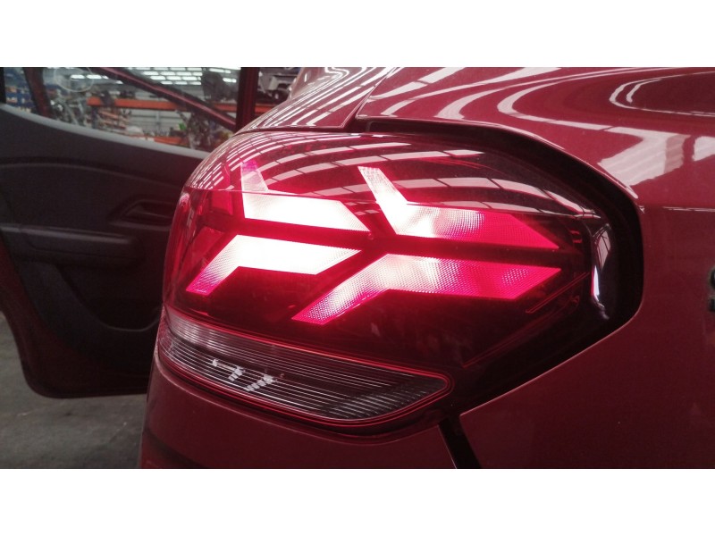Recambio de piloto trasero izquierdo para dacia sandero iii 1.0 sce 65 referencia OEM IAM 265558235R  