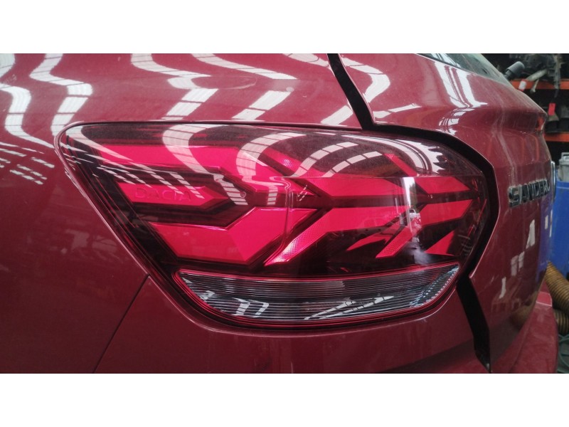 Recambio de piloto trasero izquierdo para dacia sandero iii 1.0 sce 65 referencia OEM IAM 265558235R  