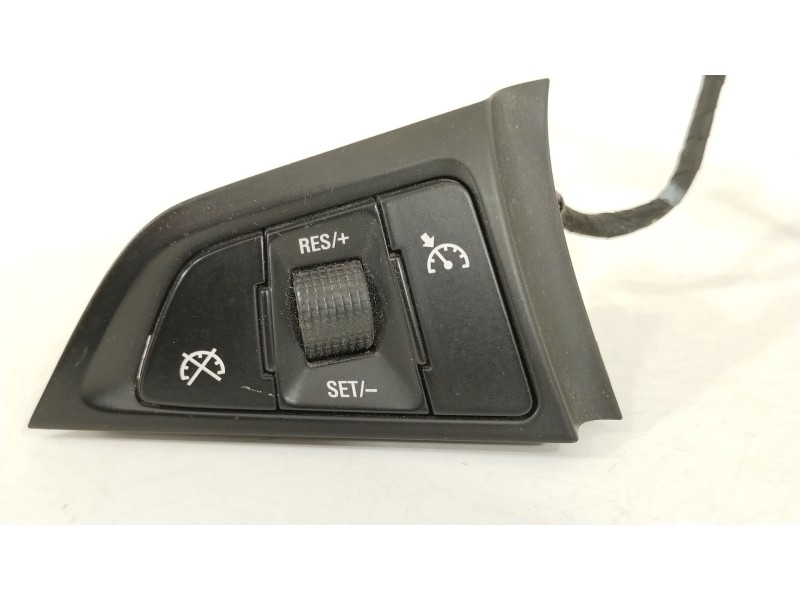 Recambio de mando volante para opel insignia a (g09) 2.0 cdti (68) referencia OEM IAM 13293155 13268686 