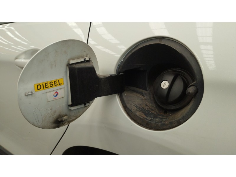 Recambio de tapa exterior combustible para peugeot 2008 i (cu_) 1.6 bluehdi 100 referencia OEM IAM 9677638680  