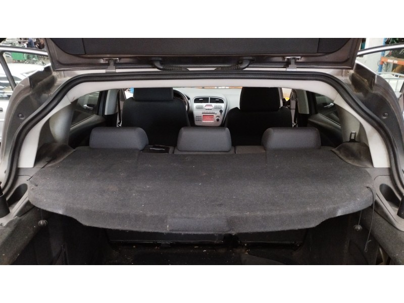 Recambio de bandeja trasera para seat toledo iii (5p2) 2.0 tdi referencia OEM IAM 5P5867769J  