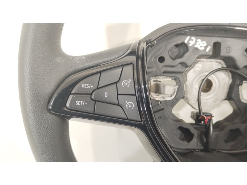 Recambio de volante para dacia sandero iii 1.0 sce 65 referencia OEM IAM 484007754R  