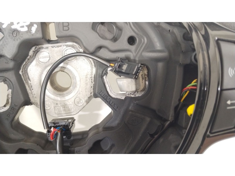 Recambio de volante para dacia sandero iii 1.0 sce 65 referencia OEM IAM 484007754R  