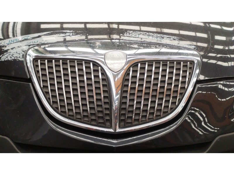 Recambio de rejilla delantera para lancia ypsilon (843_) 1.2 (843.axb1a) referencia OEM IAM 735384149  