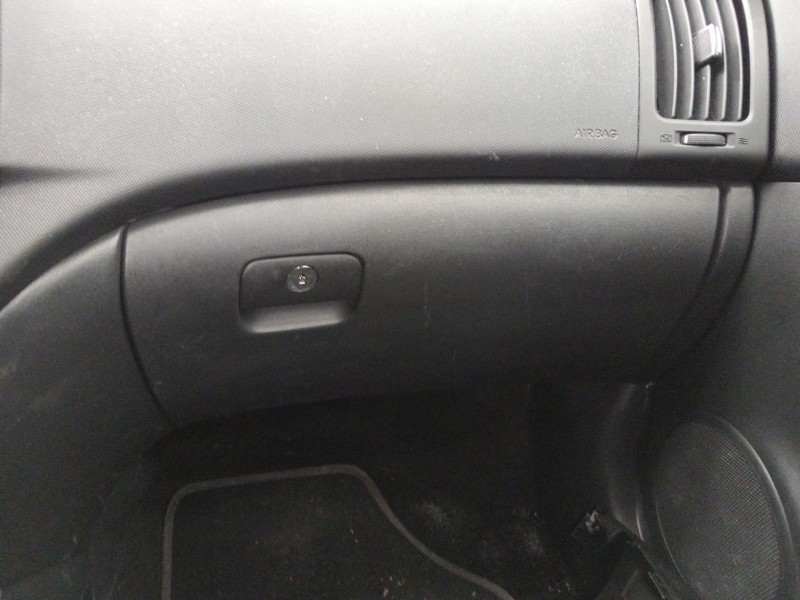 Recambio de guantera para hyundai i30 (fd) 1.6 referencia OEM IAM 845402R000WK  