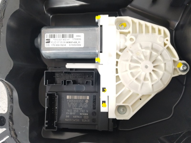 Recambio de elevalunas delantero derecho para seat leon (1p1) 1.9 tdi referencia OEM IAM PO837402H 1T0959702K 1K0959792N