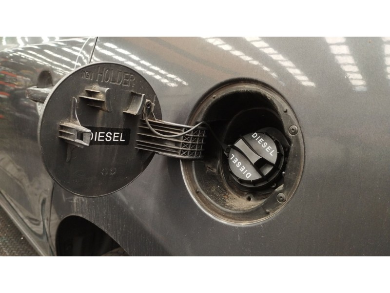 Recambio de tapa exterior combustible para hyundai i30 station wagon (fd) 1.6 crdi referencia OEM IAM   
