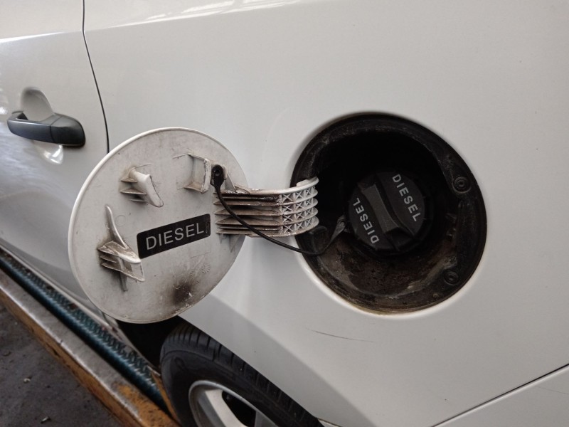 Recambio de tapa exterior combustible para hyundai i30 (fd) 1.6 crdi referencia OEM IAM   