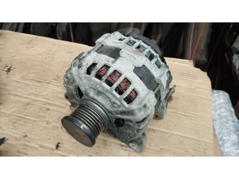 Recambio de alternador para audi a3 sportback (8va, 8vf) 2.0 tdi referencia OEM IAM 03L903023K F000BL0800 