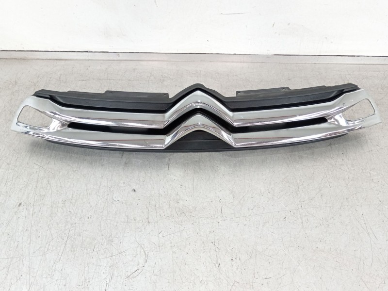 Recambio de rejilla delantera para citroën c4 aircross 1.6 hdi 115 referencia OEM IAM 1608546780 7450A811 