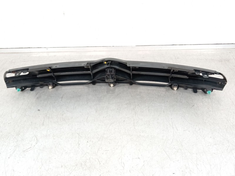Recambio de rejilla delantera para citroën c4 aircross 1.6 hdi 115 referencia OEM IAM 1608546780 7450A811 
