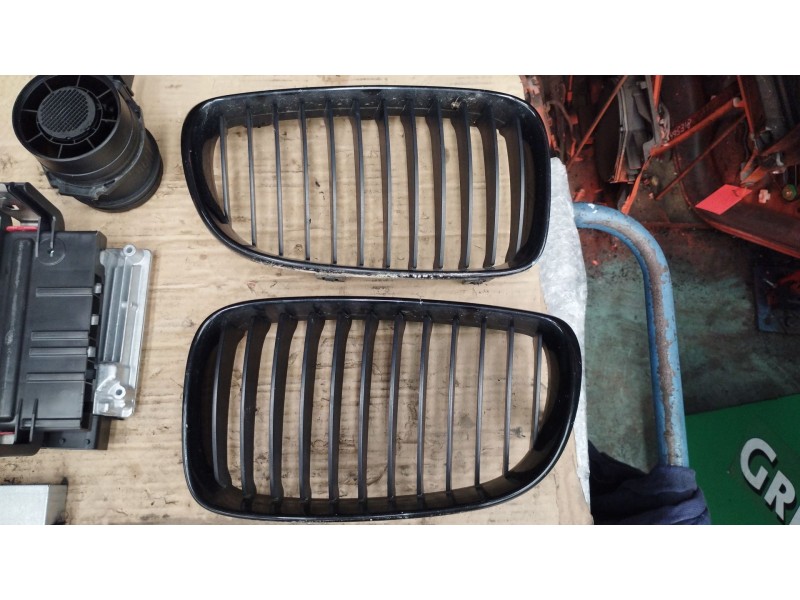Recambio de rejilla delantera para bmw 1 coupé (e82) 120 d referencia OEM IAM 51137179655 51137166440 