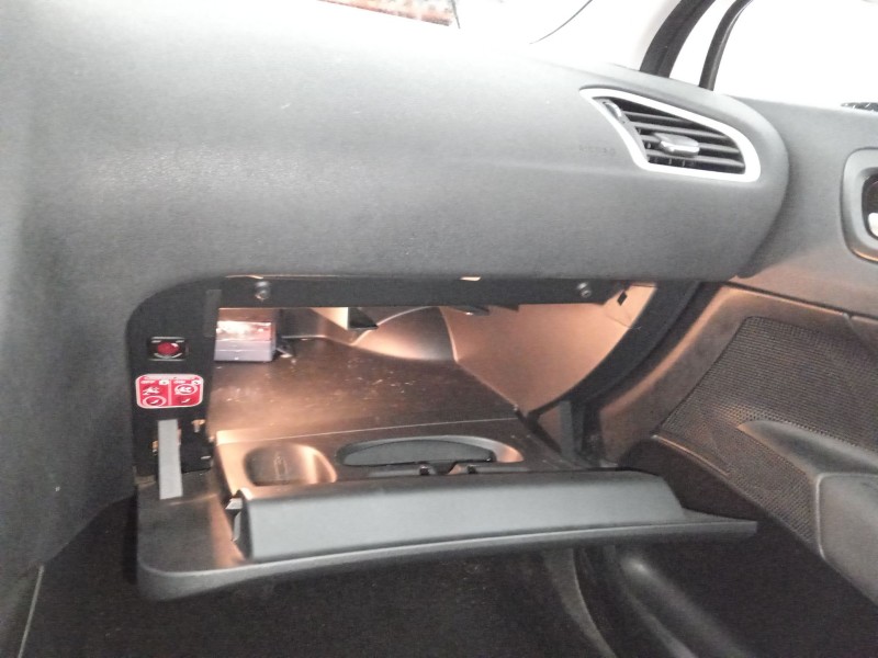 Recambio de guantera para citroën c4 ii (nc_) 1.4 vti 95 referencia OEM IAM   