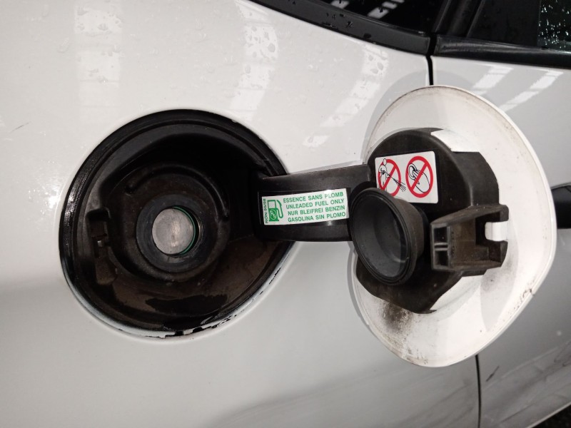 Recambio de tapa exterior combustible para citroën c4 ii (nc_) 1.4 vti 95 referencia OEM IAM   