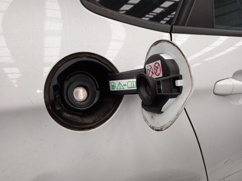 Recambio de tapa exterior combustible para citroën c4 ii (nc_) 1.2 thp 110 referencia OEM IAM   