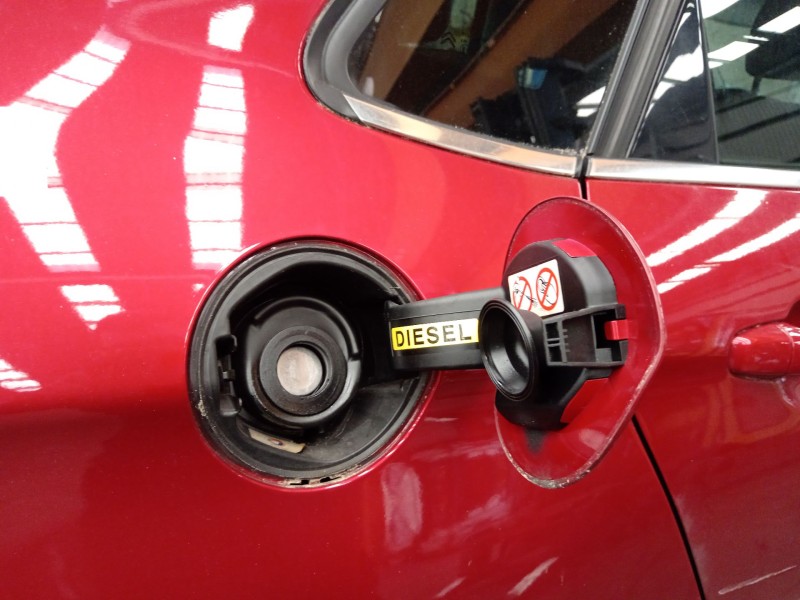 Recambio de tapa exterior combustible para citroën c4 ii (nc_) 1.6 hdi 115 referencia OEM IAM   