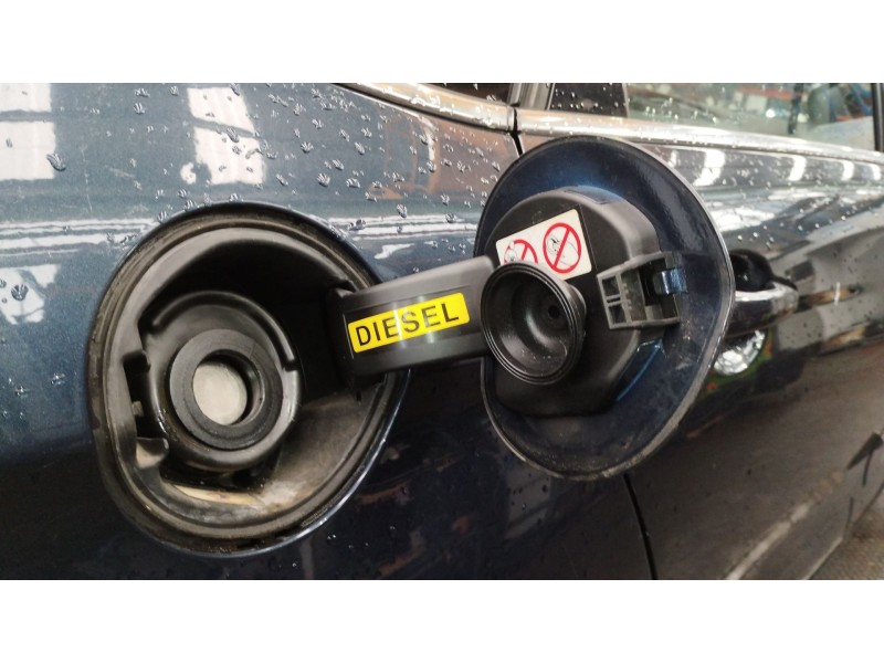 Recambio de tapa exterior combustible para citroën c4 ii (nc_) 1.6 hdi 90 referencia OEM IAM   