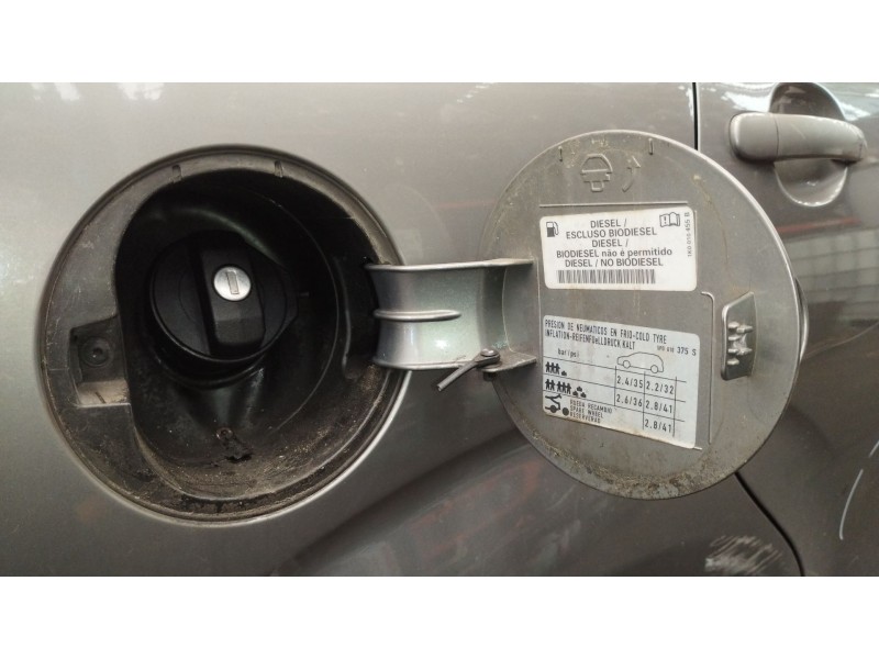 Recambio de tapa exterior combustible para seat toledo iii (5p2) 2.0 tdi referencia OEM IAM 5P5809905B  