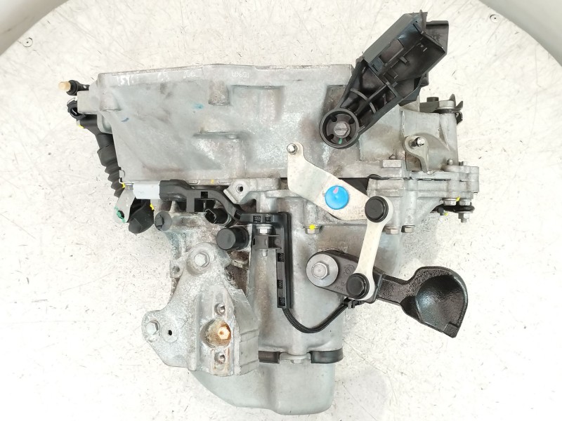 Recambio de caja cambios para citroën c3 iii (sx) 1.2 puretech 82 referencia OEM IAM 20A704  