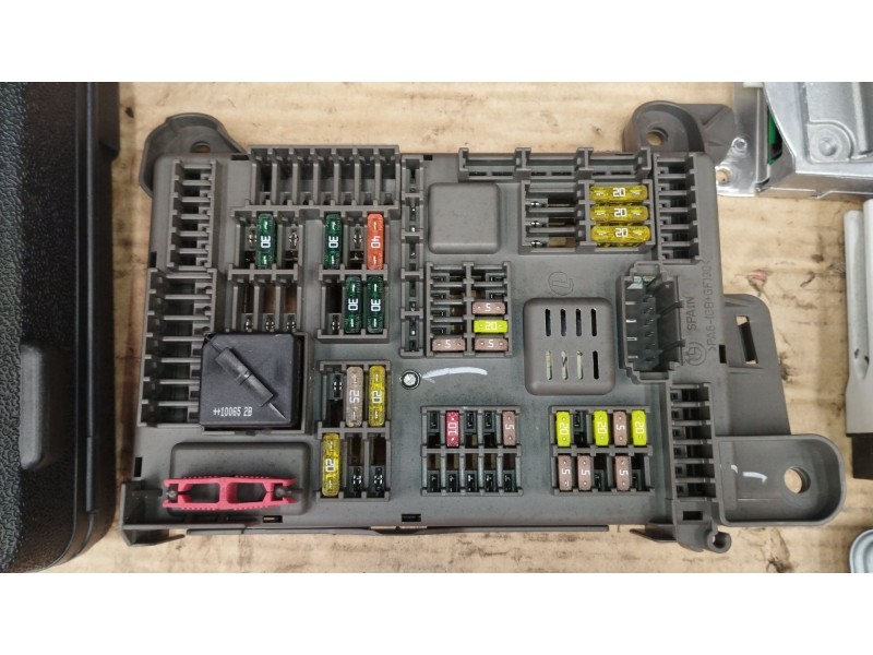 Recambio de caja reles / fusibles para bmw x5 (e70) xdrive 30 d referencia OEM IAM 693168704  