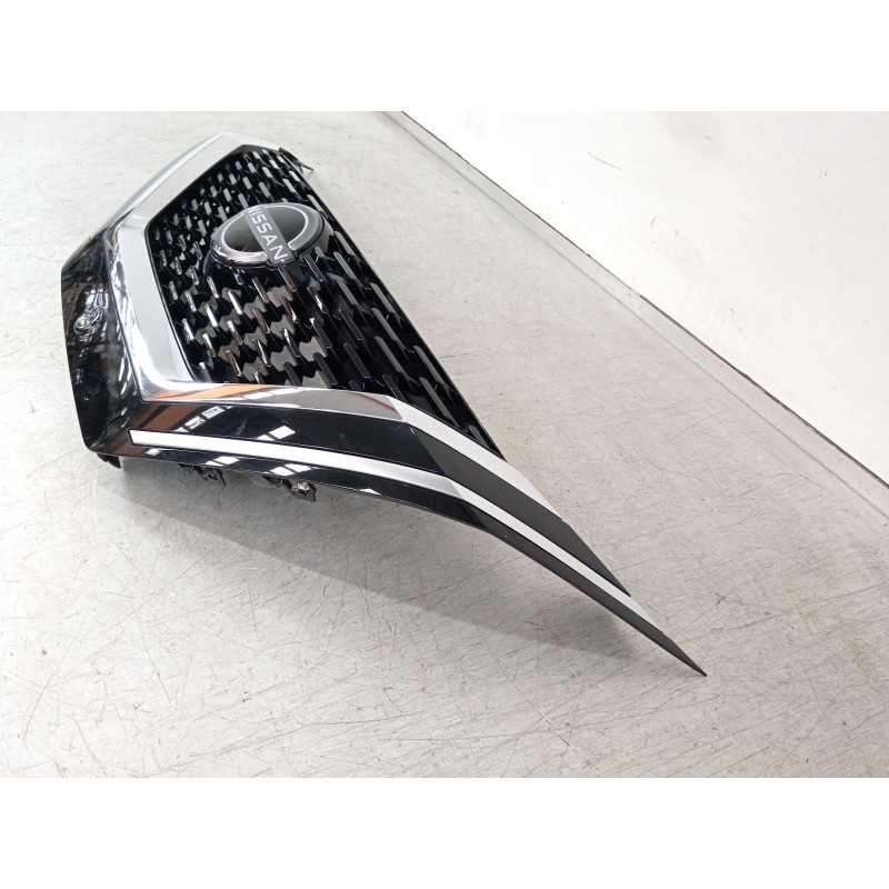 Recambio de rejilla delantera para nissan qashqai iii (j12) 1.3 dig-t referencia OEM IAM 623106UAA 623106UA0A 