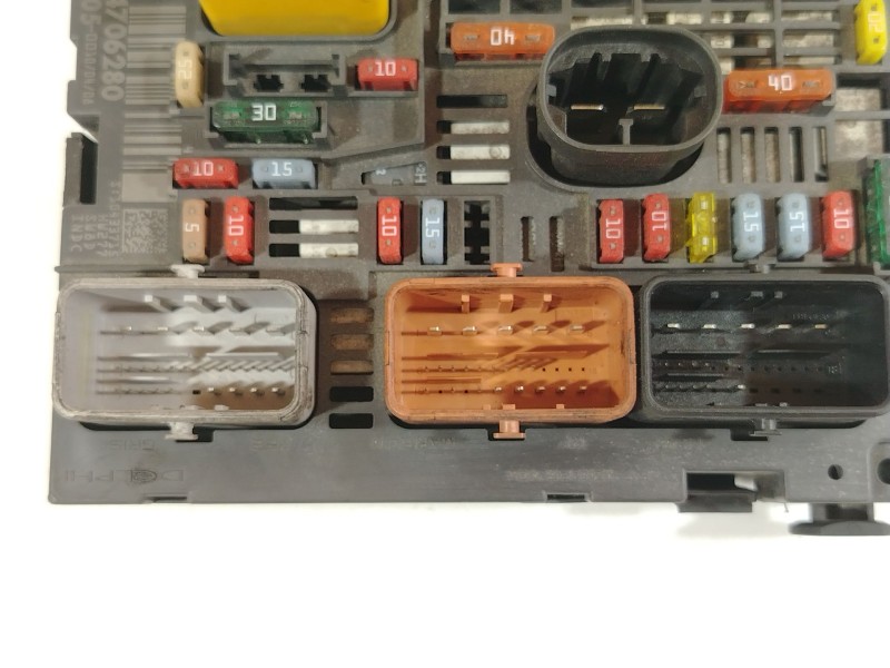 Recambio de caja reles / fusibles para peugeot 308 i (4a_, 4c_) 1.6 hdi referencia OEM IAM 9664706280 BSMR0500 