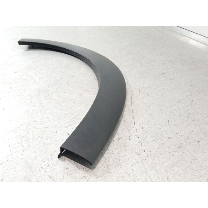 Recambio de aletin delantero izquierdo para citroën c3 iii (sx) 1.2 puretech 82 referencia OEM IAM 9812088680  