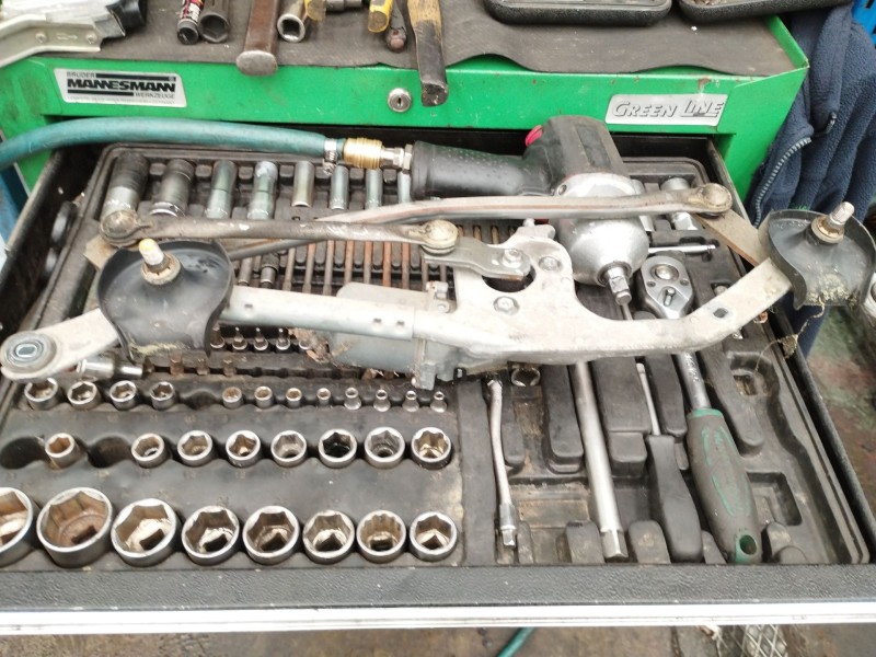 Recambio de motor limpia delantero para toyota auris (_e18_) 1.6 (zre181_, zre185_) referencia OEM IAM 8511002340  AE1593003562