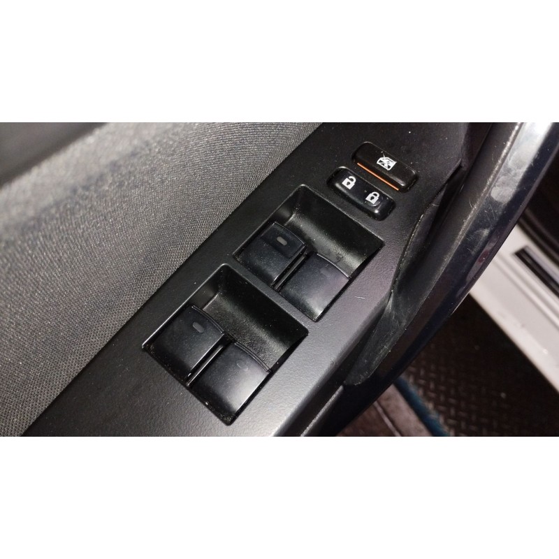 Recambio de mando elevalunas delantero izquierdo para toyota auris station wagon (_e18_) 1.8 hybrid (zwe186_) referencia OEM IAM