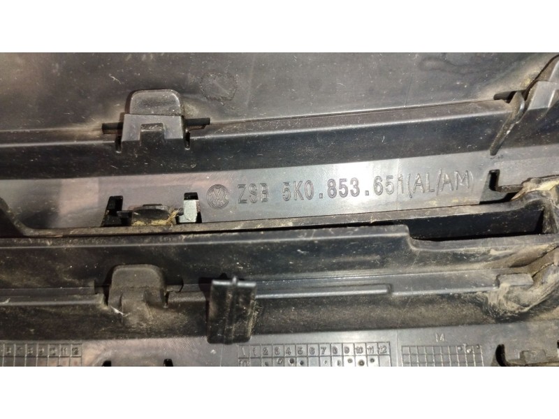 Recambio de rejilla delantera para volkswagen golf vi (5k1) 1.6 tdi referencia OEM IAM 5K0853653 5K0853651 