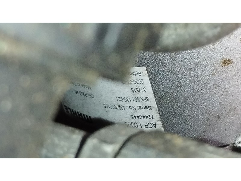 Recambio de compresor aire acondicionado para volkswagen golf vi (5k1) 1.6 tdi referencia OEM IAM 8FK351135 72440445 