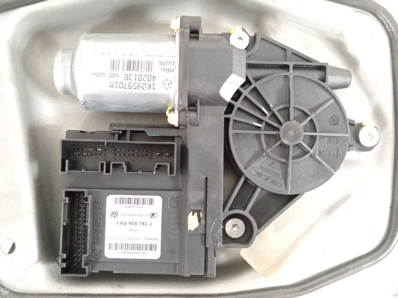 Recambio de elevalunas delantero izquierdo para volkswagen golf v (1k1) 2.0 tdi referencia OEM IAM 1K3837461B 1K0959701M 1K09597