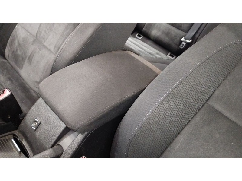 Recambio de apoyabrazos central para volkswagen golf vi (5k1) 1.6 tdi referencia OEM IAM 1K0864207E  