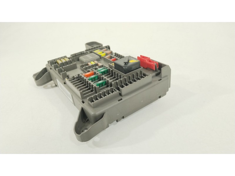 Recambio de caja reles / fusibles para bmw x5 (e70) xdrive 30 d referencia OEM IAM 693168704  