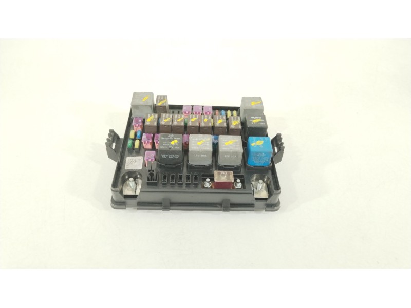 Recambio de caja reles / fusibles para ssangyong rodius i 2.7 xdi referencia OEM IAM A120ED 8234021012 