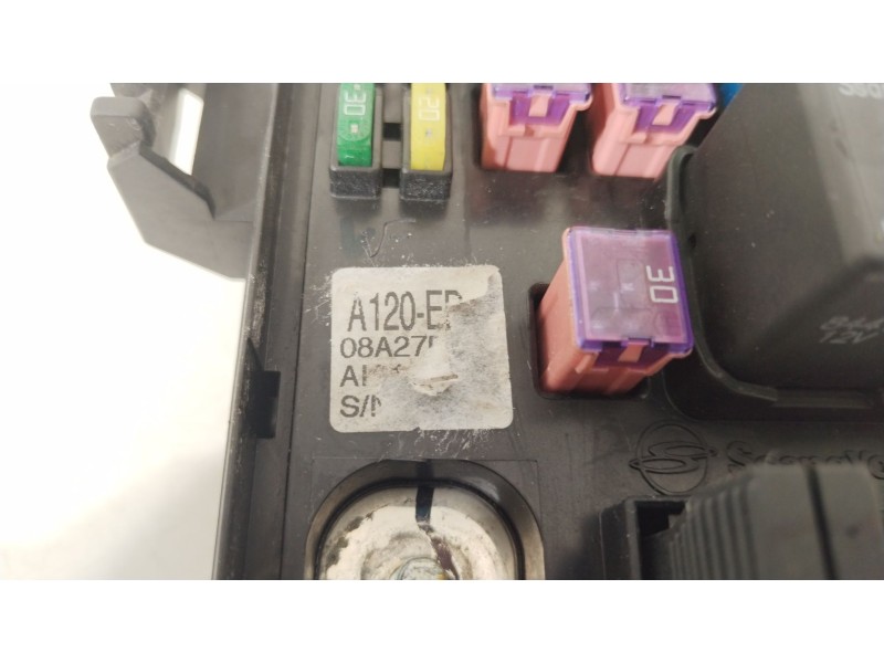 Recambio de caja reles / fusibles para ssangyong rodius i 2.7 xdi referencia OEM IAM A120ED 8234021012 