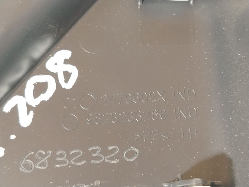 Recambio de moldura para peugeot 208 ii (ub_, up_, uw_, uj_) 1.5 bluehdi 100 referencia OEM IAM 9823233280  