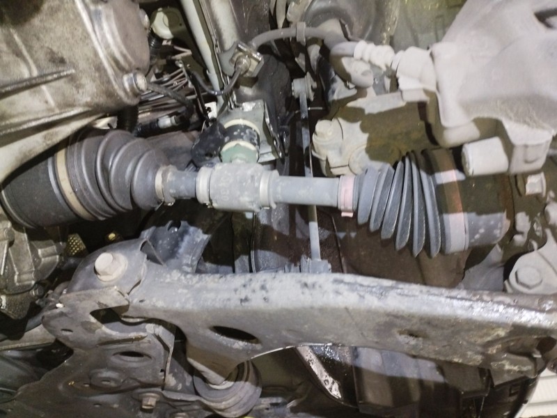 Recambio de transmision delantera izquierda para mazda 3 sedán (bl) 1.6 mzr cd (bl14) referencia OEM IAM GG6825600A  