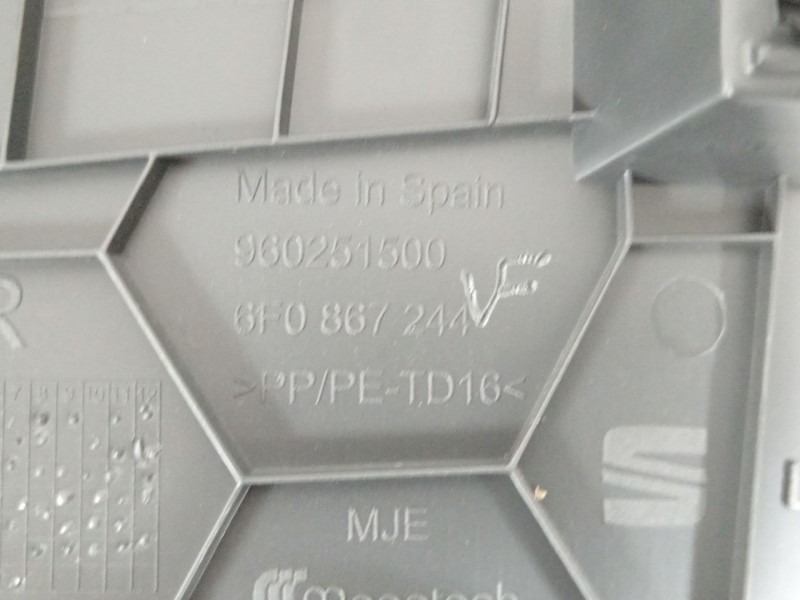 Recambio de moldura para seat ibiza (kj1) fr referencia OEM IAM 6F0867244  