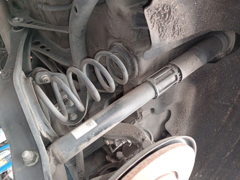 Recambio de amortiguador trasero derecho para volkswagen touran (5t1) 1.6 tdi referencia OEM IAM 5QA512011AP  