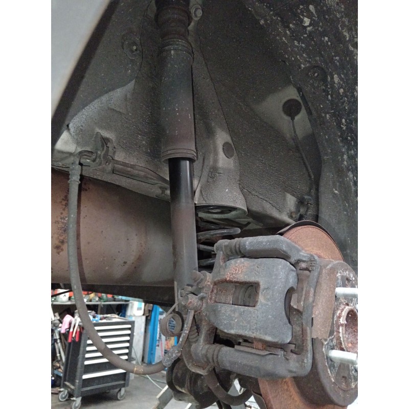 Recambio de amortiguador trasero derecho para kia stonic (yb) 1.0 t-gdi referencia OEM IAM S6055300H8600  