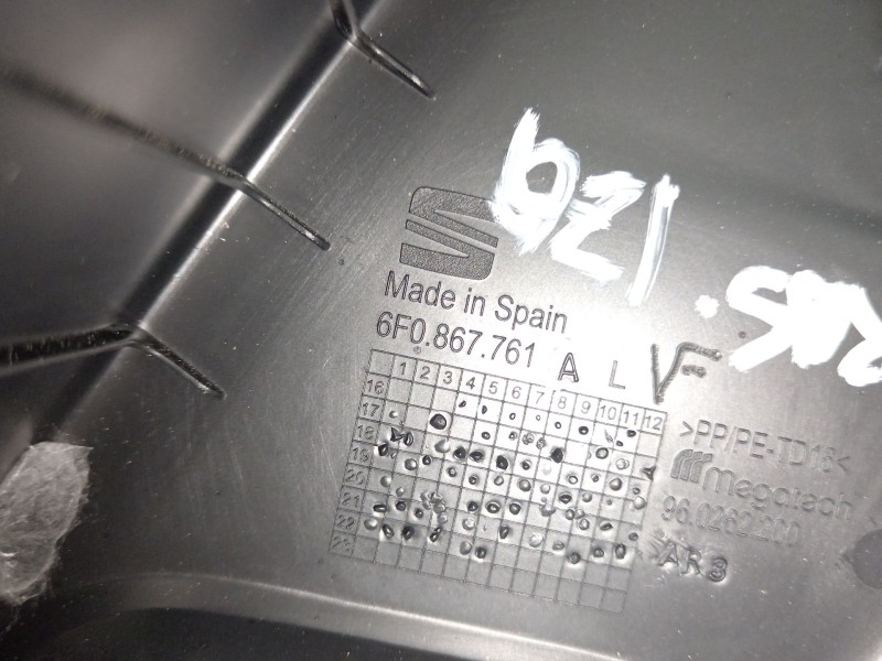 Recambio de moldura para seat ibiza (kj1) fr ib referencia OEM IAM 6F0867761A  