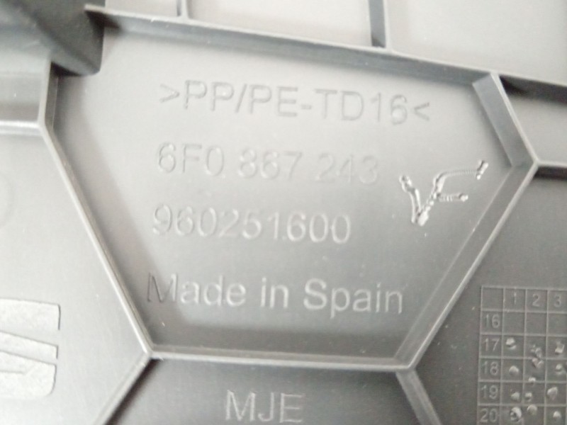 Recambio de moldura para seat ibiza (kj1) fr ib referencia OEM IAM 6F0867243  