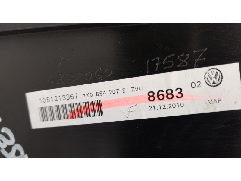 Recambio de apoyabrazos central para volkswagen golf vi (5k1) 1.6 tdi referencia OEM IAM 1K0864207E  