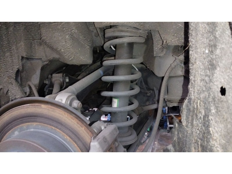 Recambio de amortiguador trasero izquierdo para lexus is ii (_e2_) 220d (ale20) referencia OEM IAM 4853053140  