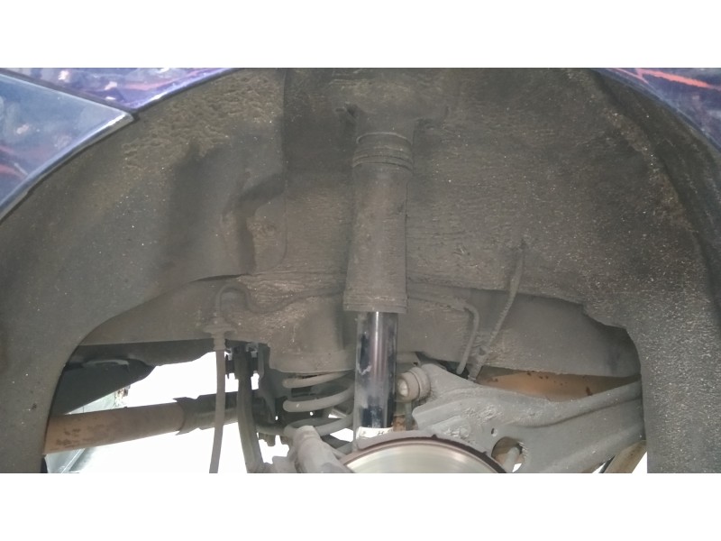 Recambio de amortiguador trasero derecho para hyundai i30 classic referencia OEM IAM 553102R250  