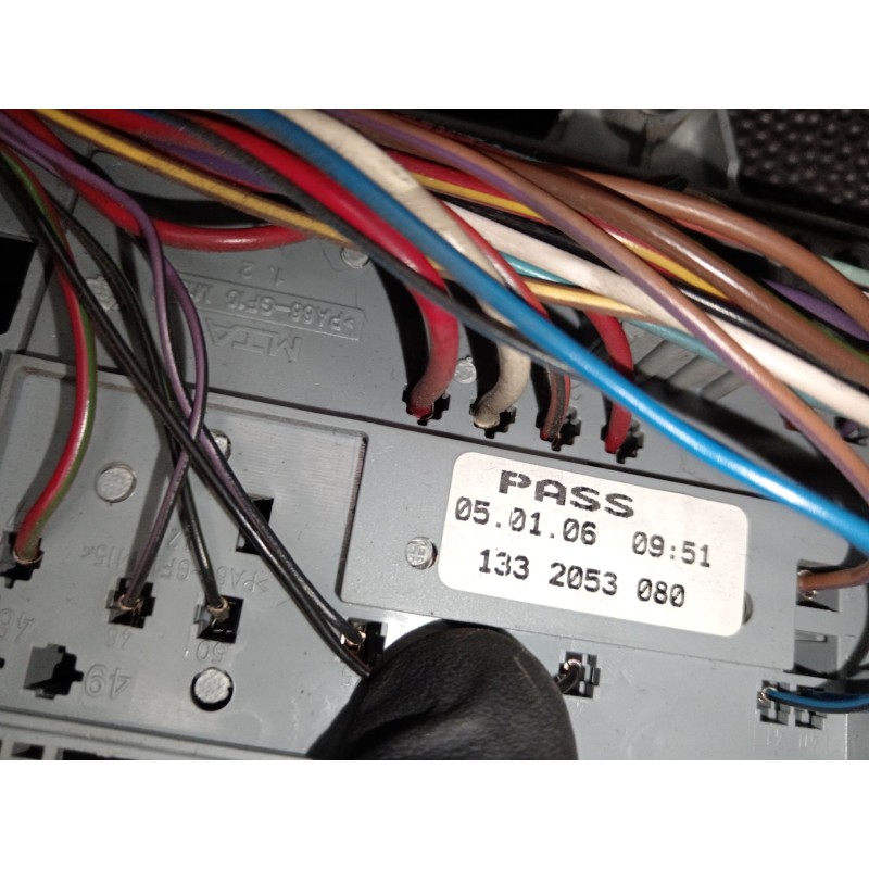 Recambio de caja reles / fusibles para citroën jumper i autobús (230p) 2.8 hdi referencia OEM IAM 1332053080  
