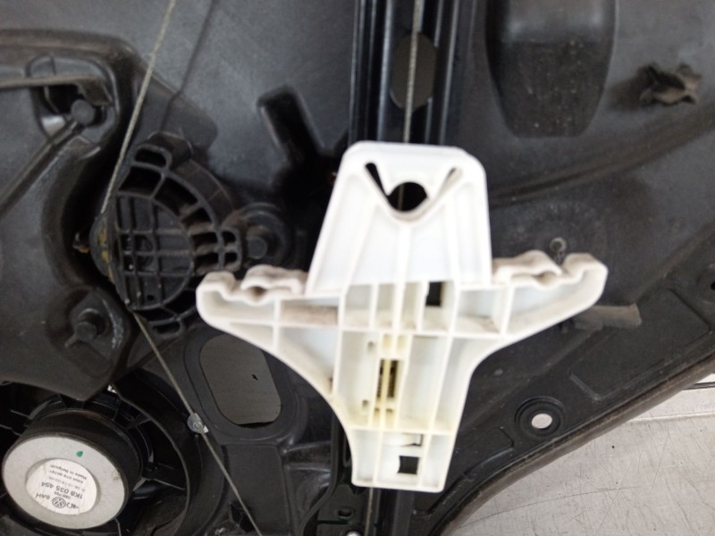 Recambio de elevalunas trasero izquierdo para volkswagen golf vi (5k1) 1.6 tdi referencia OEM IAM 5K4839729J 5K0959703C 5K483946